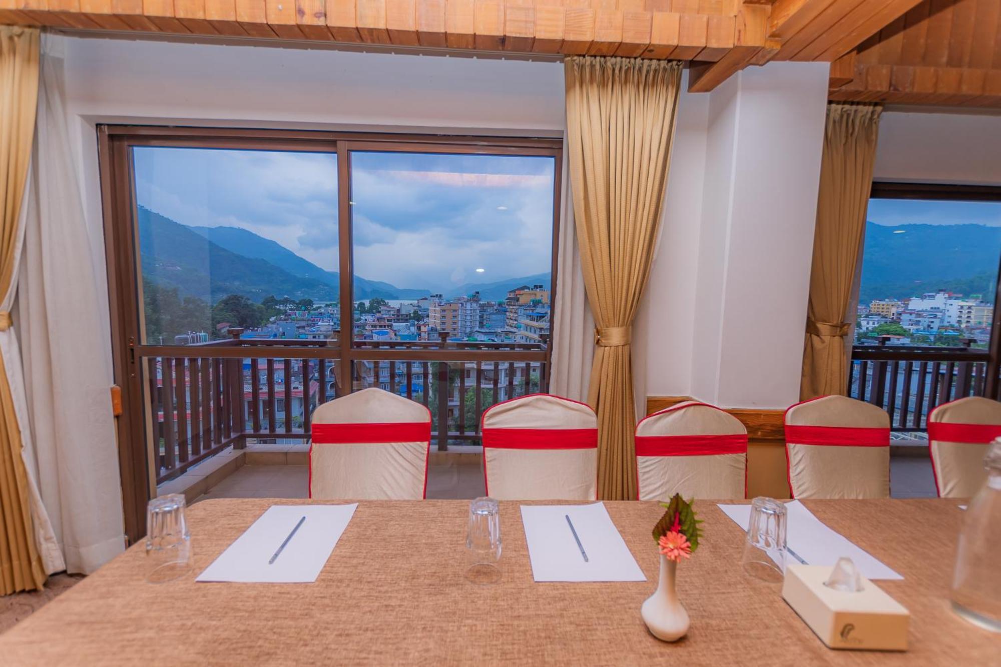 Pokhara Batika Hotel Eksteriør billede